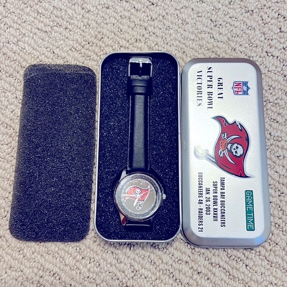 NFL Tampa Bay Buccaneers Super Bowl XXXVII Jan 26, 2003 Collector watch New BUCS - Picture 1 of 12